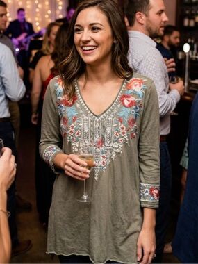 Johnny Was / Embroidered V-Neck Tunic Top - Olive with Floral Detail